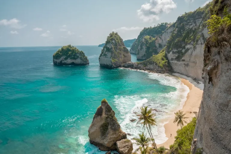 Top benefits of booking a private yacht charter in Bali